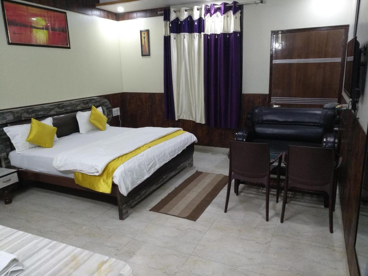 โรงแรมอาร์บี พาเลซ Dhaulpur ภายนอก รูปภาพ